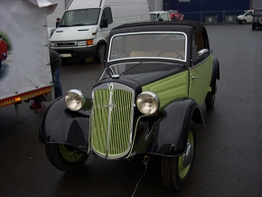 Oldtimer F8 2Sitzer Cabrio Limousine 2